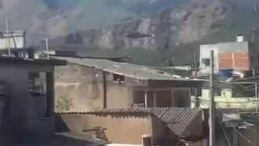 Helicópteros Disparam na Vila Aliança, Rio de Janeiro