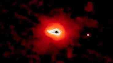 Telescópio Webb Detecta Poeira Quente em Galáxia Distante