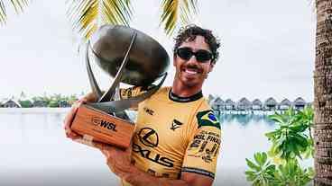 Yago Dora conquista título mundial de surfe em Fiji