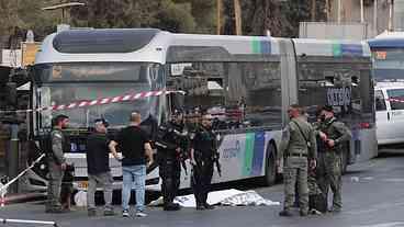 Tiroteio contra ônibus em Jerusalém resulta em mortos e feridos