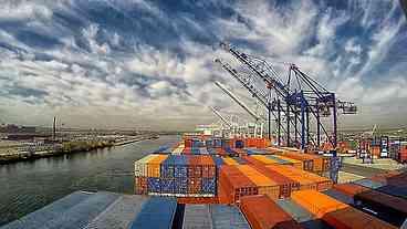 Comércio exterior: a versão dos fatos