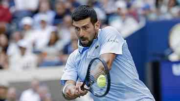 Djokovic deixa Sérvia após críticas do governo