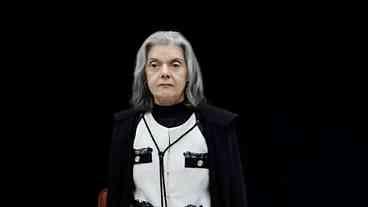 Cármen Lúcia defende democracia em julgamento histórico