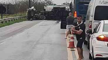 Acidente BR-393 em Vassouras mata duas pessoas