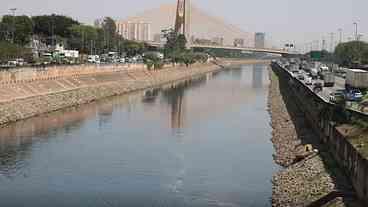 Poluição diminui, mas Rio Tietê ainda enfrenta riscos