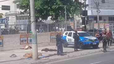 Corpos de jovens são abandonados em rua da Praça Seca