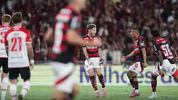 Flamengo vence Estudiantes com gol relâmpago