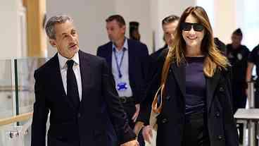 Sarkozy condenado a 5 anos de prisão na França
