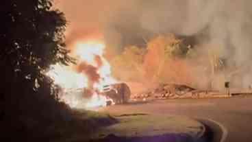 Acidente com caminhão de etanol na Serra das Araras