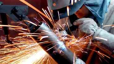 Produção Industrial Cresce 0,8% em Agosto