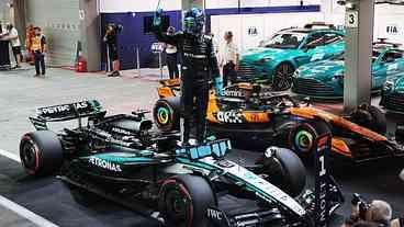 Russell conquista pole em Singapura superando Verstappen