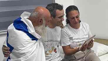 Hamas entrega grupo final de reféns israelenses com vida