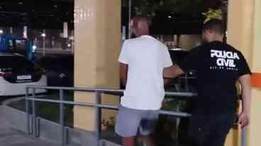 Homem preso após invadir delegacia e agredir ex-companheira