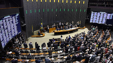 Entre a blindagem e o povo: o erro da Câmara