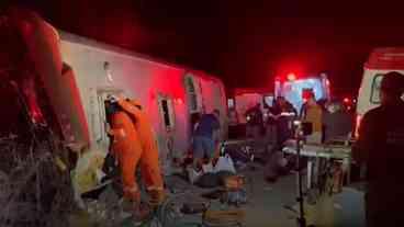 Acidente com ônibus em Pernambuco deixa 15 mortos