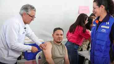 Dia D de Vacinação: Padilha Reforça Imunização