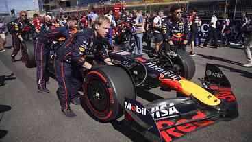 Verstappen vence sprint nos EUA após batida entre McLarens