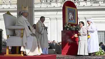 Papa Leão XIV Canoniza Sete Novos Santos no Vaticano