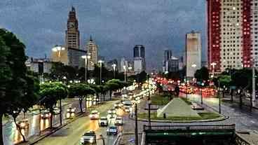 Céu Nublado com Sol a Caminho no Rio