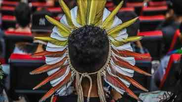 Indígenas que falam línguas nativas quase dobram em 12 anos