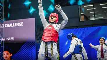 Maria Clara Pacheco é campeã mundial de taekwondo