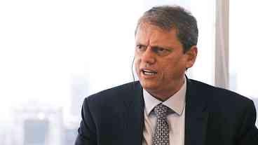 Tarcísio de Freitas desiste da corrida ao Planalto