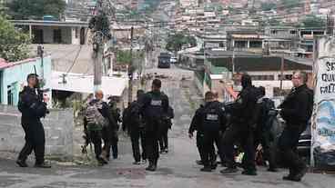 Rio: 13 Policiais Internados Após Megaoperação