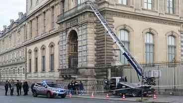 Mulher Acusada de Roubo ao Louvre