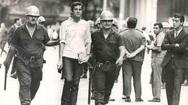 A Loucura de um Democrata: Um Romance de Urariano Mota