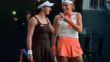 Stefani e Babos avançam às semifinais do WTA Finals