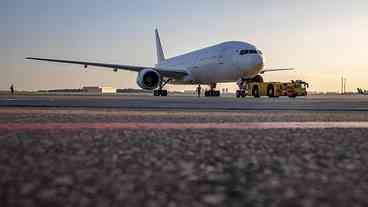 Ataque ucraniano com drones interrompe operações em aeroportos russos