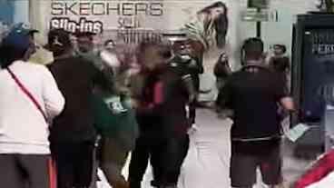 Briga entre torcidas de Flamengo e Palmeiras em Lima