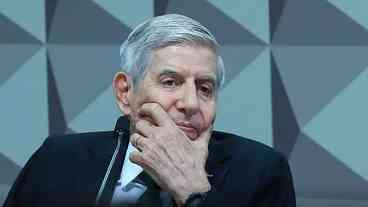 Moraes pede histórico médico de Augusto Heleno