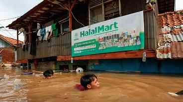 Enchentes no Sudeste Asiático: Mais de 1.600 Mortos