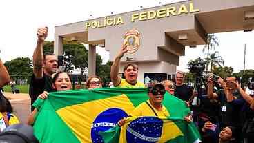 54% dos brasileiros acreditam em fuga de Bolsonaro