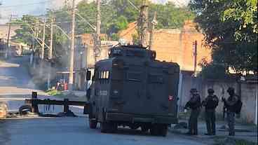 Polícia enfrenta tiroteio na Operação Contenção no Salgueiro