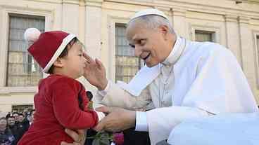 Papa Leão XIV critica consumismo no Natal