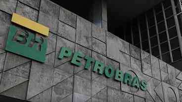 Petroleiros Iniciam Greve Nacional por Tempo Indeterminado