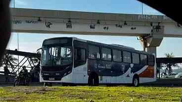 Criminosos bloqueiam acesso ao Aeroporto do Galeão
