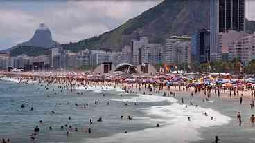 Carnaval Fan Fest em Copacabana: Samba e Alegria