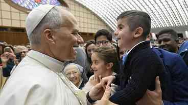 Papa Leão XIV pede paz e respeito à vida no Natal