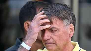 Cirurgia de Bolsonaro é bem-sucedida, diz Michelle