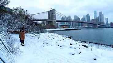 NY se recupera da nevasca mais forte em 4 anos