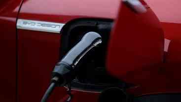 BYD Lidera Vendas de Elétricos, Tesla em Queda