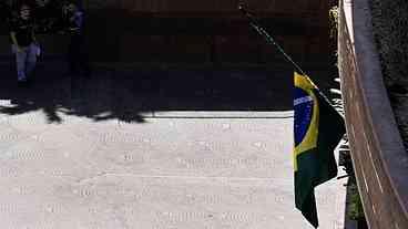 Brasil encerra representação da Argentina na Venezuela