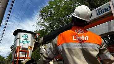 Apagão atinge 12 bairros do Rio em dia de calor extremo
