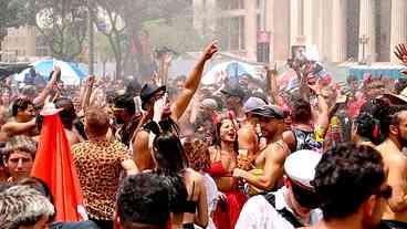 Carnaval de Rua no Rio: Alegria e Samba