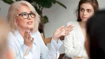 IA aprofunda desigualdade contra mulheres mais velhas no trabalho