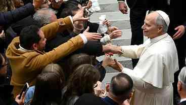 Papa Leão XIV Alerta sobre Dignidade Humana e Paz