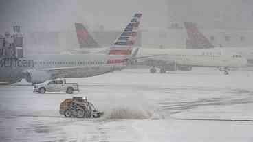 Tempestade de Inverno Causa Cancelamentos de Voos nos EUA